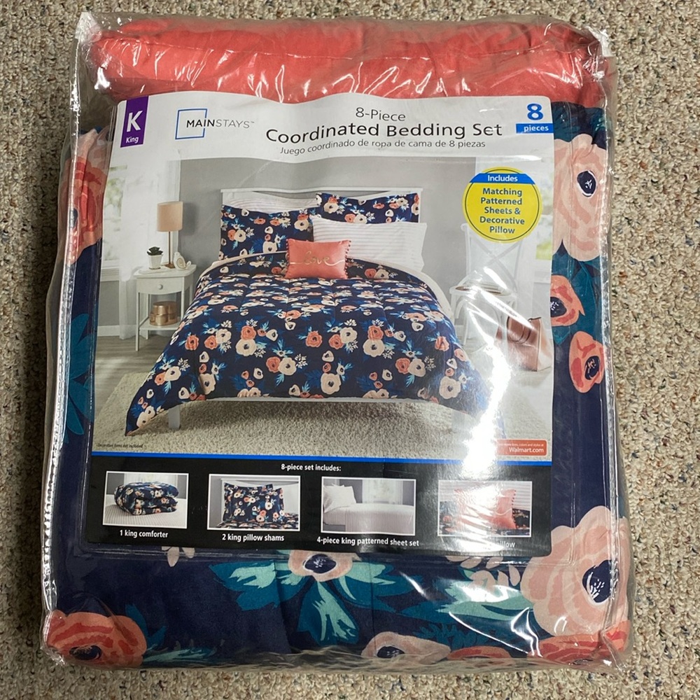 King size 8-piece coordinated bedding set - Picture 1 of 2
